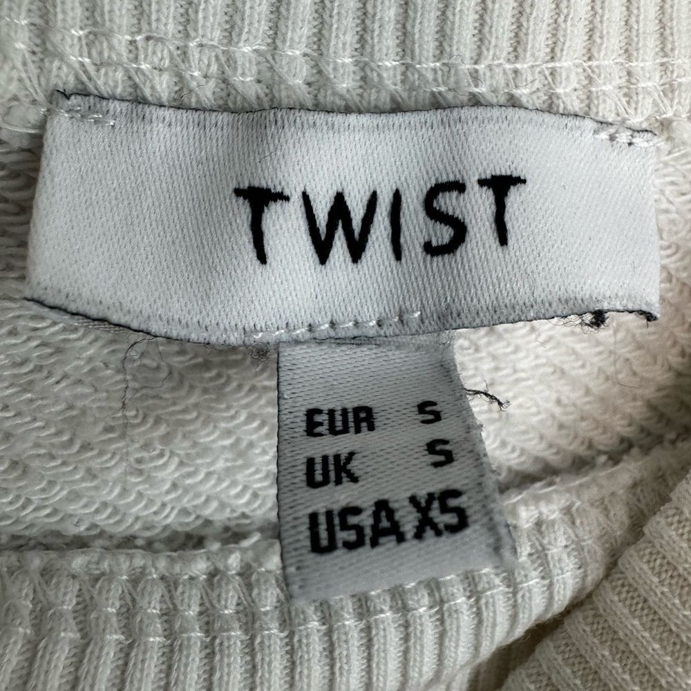 ‘Paris’ sweatshirt with colored velour letter patches - Picture 4 of 5